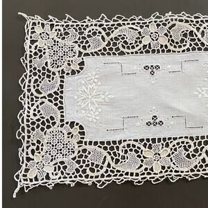 Vintage Set 6 Hand Embroidered Linen Placemats Table Mats Needle Lace 16 x 10